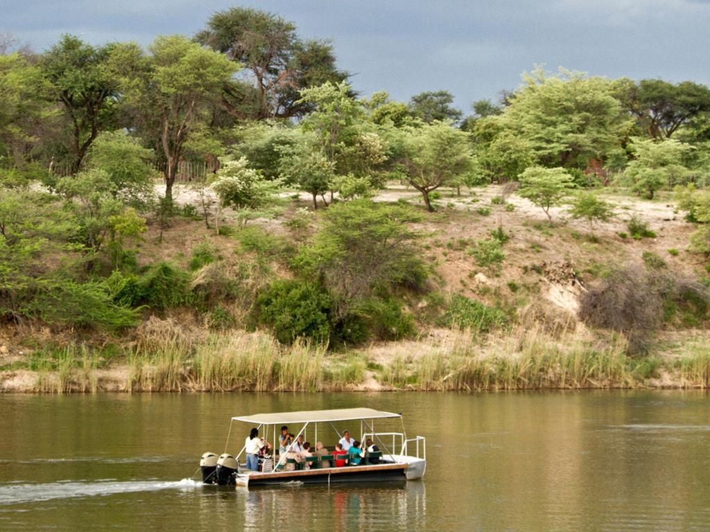 Gondwana Hakusembe River Lodge Rundu Luaran gambar