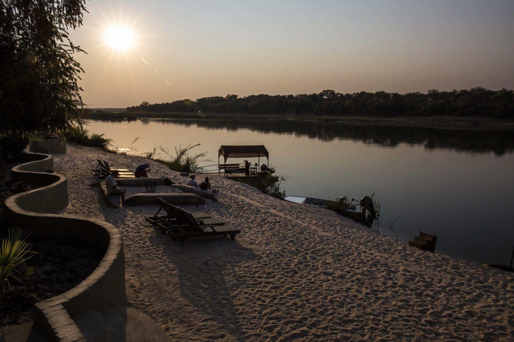 Gondwana Hakusembe River Lodge Rundu Luaran gambar